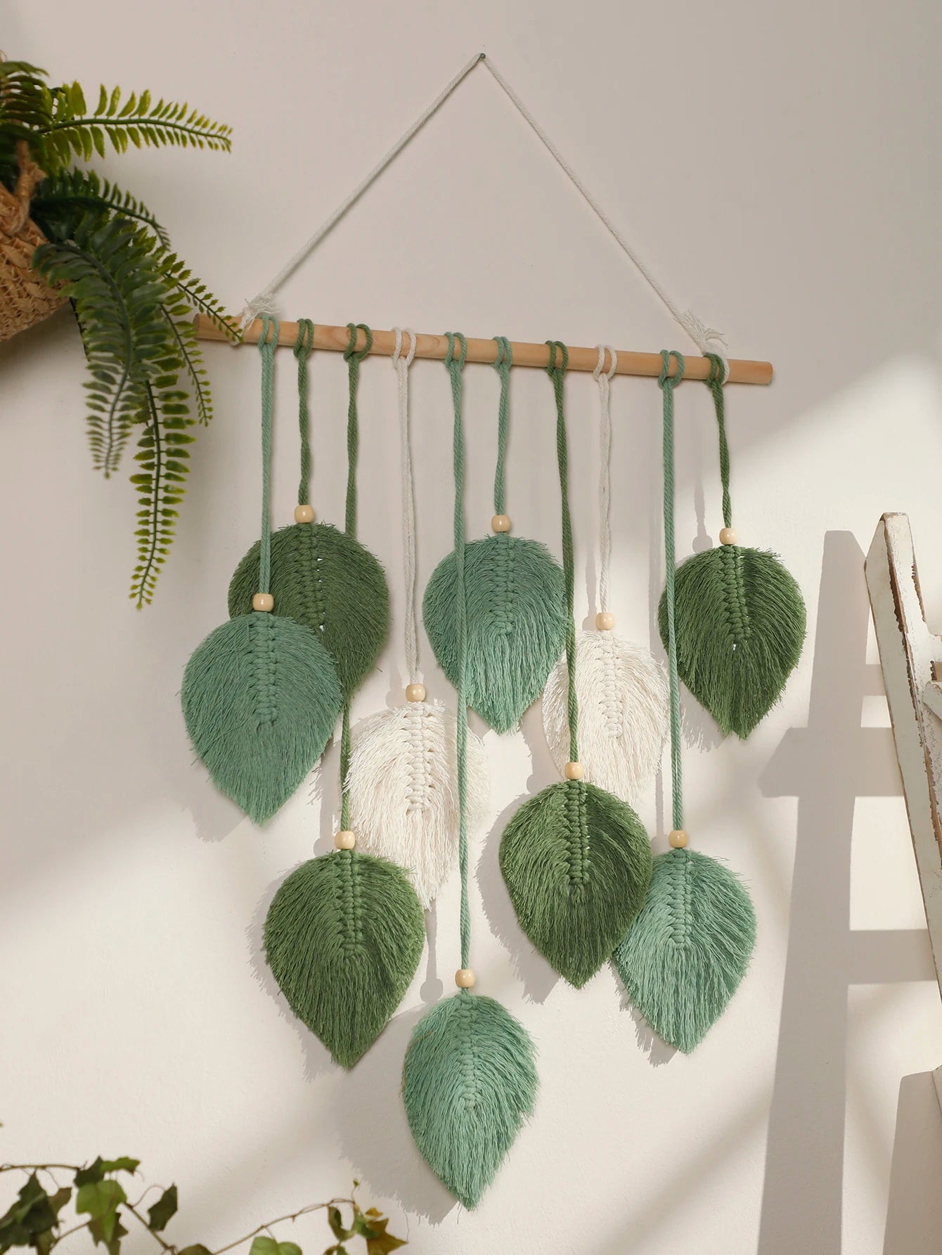 Boho Leaf Macrame Tapestry Woven Wall Hanging Tapestry Home Wall Decor Wood Bead Crafts Bedroom Living Room Decor Aesthetic Gift