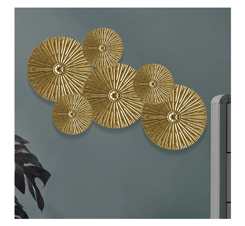 Luxury Round Golden Wall Decoration Hanging Creative Golden Metal Irregular Wall Disc Retro Style Home Decor Wall Pendants