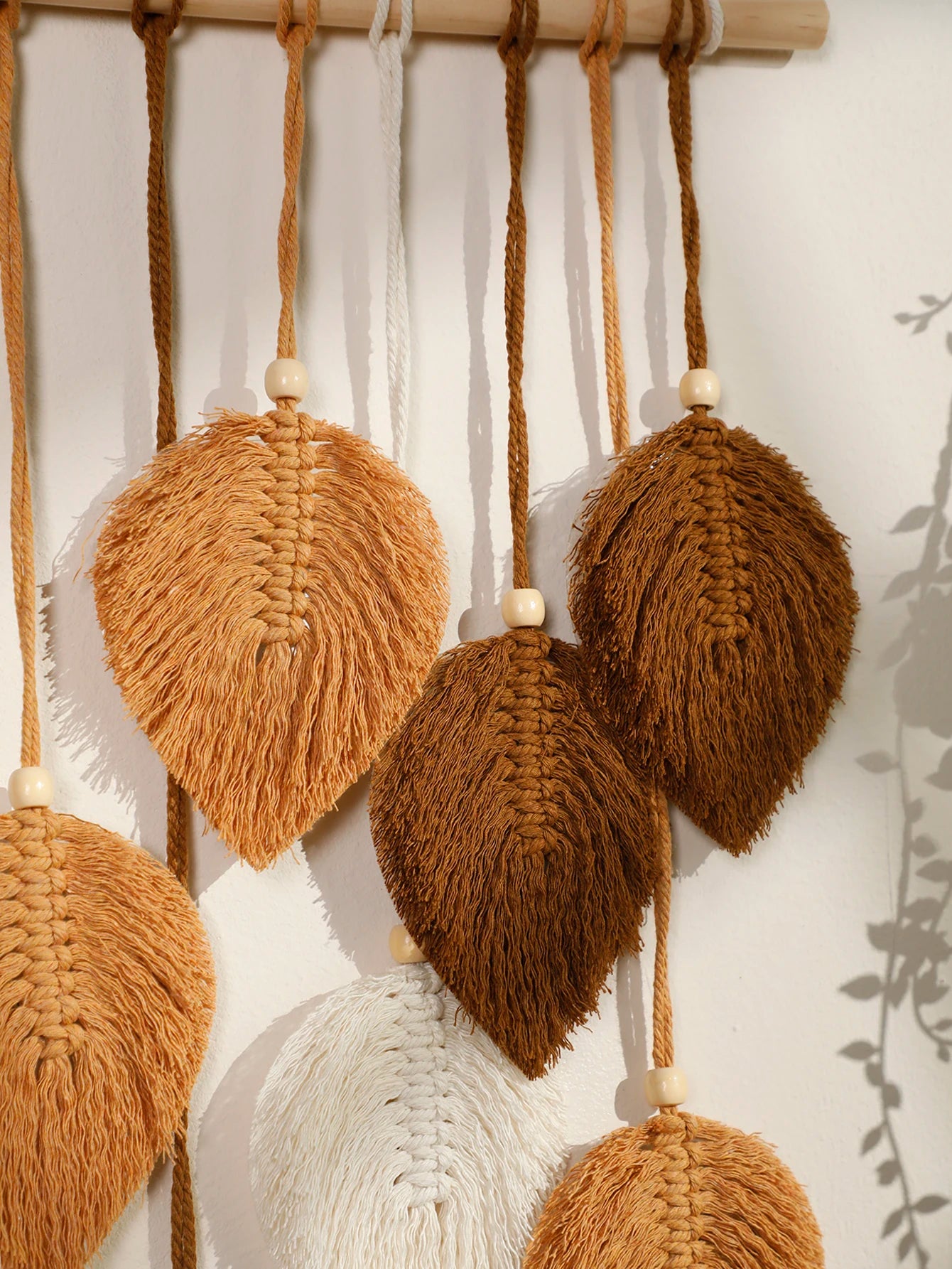 Boho Leaf Macrame Tapestry Woven Wall Hanging Tapestry Home Wall Decor Wood Bead Crafts Bedroom Living Room Decor Aesthetic Gift