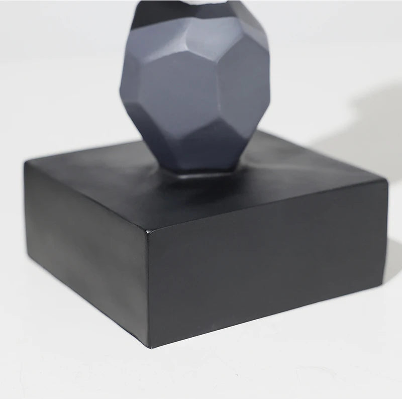 Luxury Ornaments Modern Bedroom Ornament Interior Aesthetic Living Room Figurines Elegant Desk Accessories Home Decorations