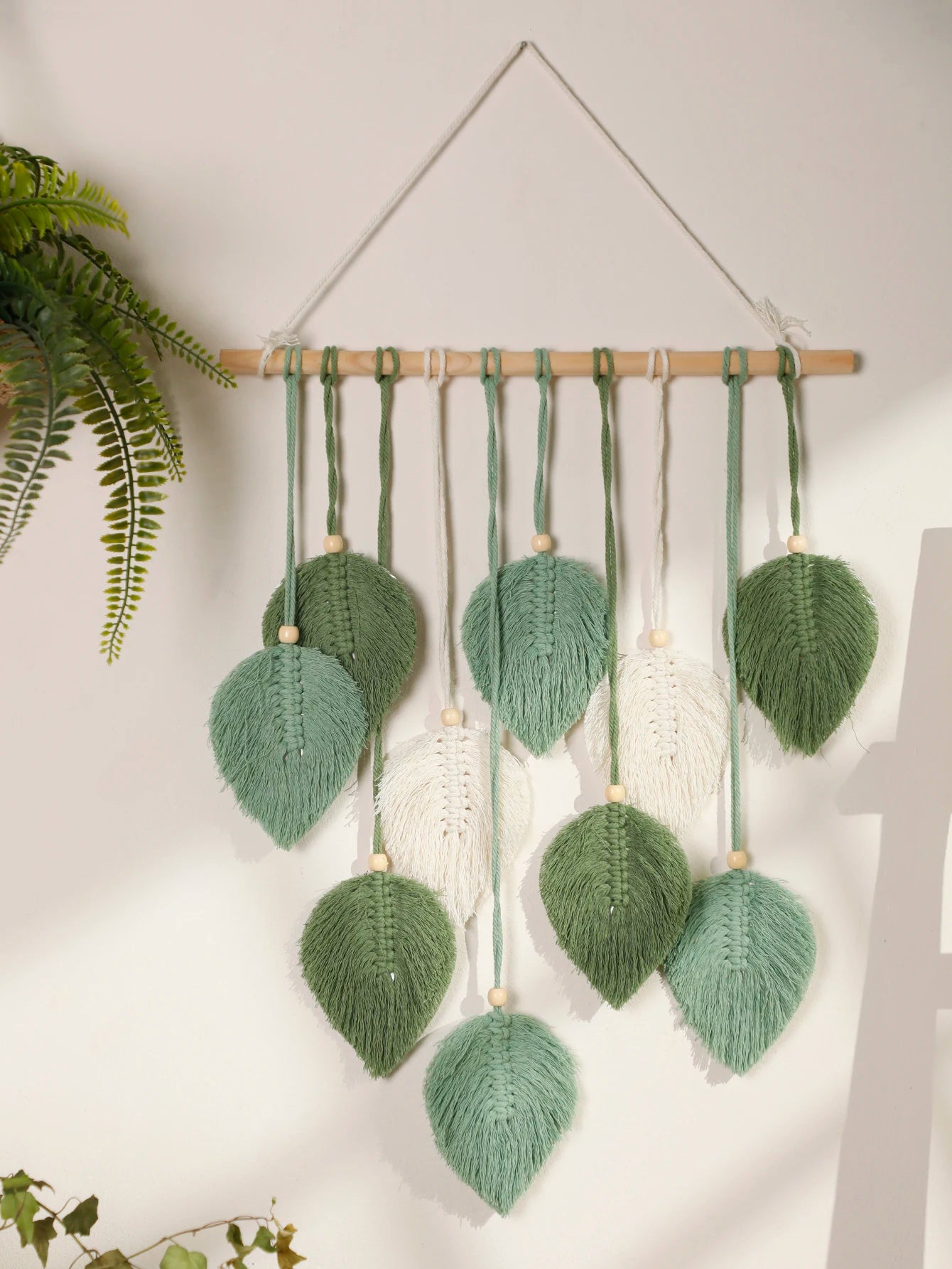 Boho Leaf Macrame Tapestry Woven Wall Hanging Tapestry Home Wall Decor Wood Bead Crafts Bedroom Living Room Decor Aesthetic Gift