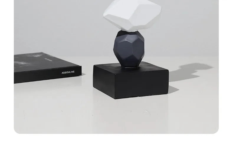 Luxury Ornaments Modern Bedroom Ornament Interior Aesthetic Living Room Figurines Elegant Desk Accessories Home Decorations