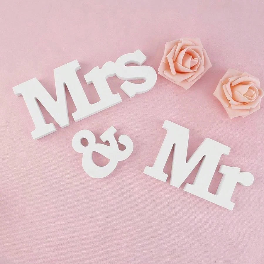 3pcs Wedding Decoration Wooden Love Just Married Mr & Mrs Desktop Ornaments Wood Letters Sign for Married Party Home Table Decor