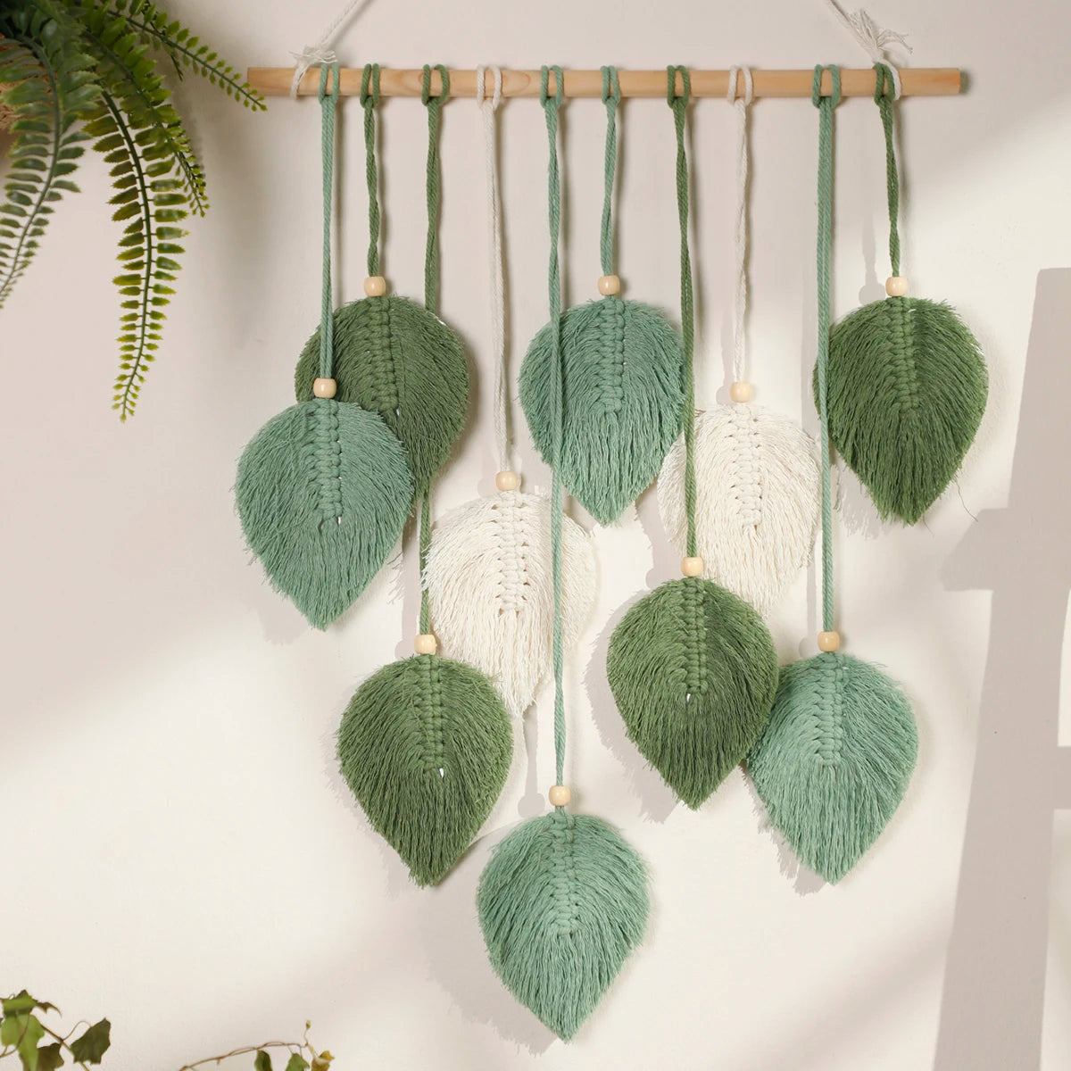 Boho Leaf Macrame Tapestry Woven Wall Hanging Tapestry Home Wall Decor Wood Bead Crafts Bedroom Living Room Decor Aesthetic Gift