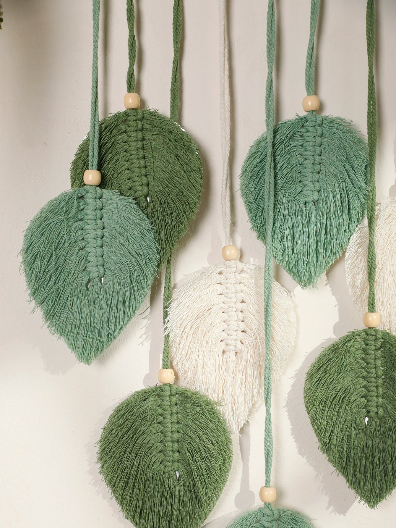 Boho Leaf Macrame Tapestry Woven Wall Hanging Tapestry Home Wall Decor Wood Bead Crafts Bedroom Living Room Decor Aesthetic Gift